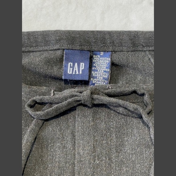 *SOLD* GAP size 2 pencil skirt, grey. EUC! Stretchy. Smoke free home - Picture 2 of 6